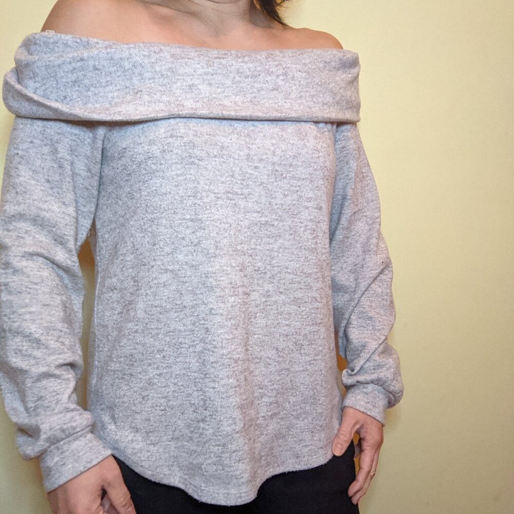 Off-shoulder sweater